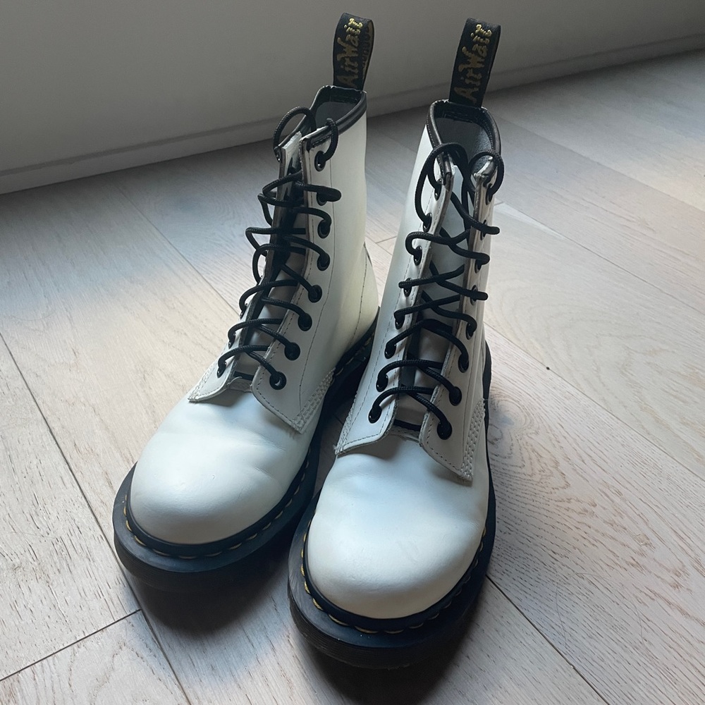 Doc Martens 1460 Lace Up Boots Sz 7 Smooth Leather